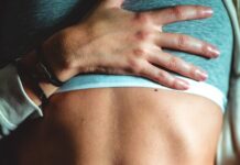 운동으로 뱃살을 태워보세요 woman wearing black panty