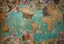 정부 “글로벌 금융시장 안정적…불확실성 면밀히 모니터링” U.S. dollar banknote with map