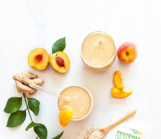 단백질 쉐이크의 체중 감량 효과와 부작용 sliced orange fruit on white surface