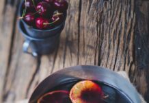 건강한 겨울을 위한 체중 관리 비법 close-up photography of sliced orange fruit on brown cooking pot