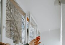 아름다운 세상 만들며 더불어 살기 woman in black and white checkered long sleeve shirt sitting beside man in green crew neck