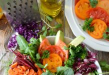 2030세대, ‘헬시 플레저’에 빠지다…운동도 건강식도 즐겁게 close-up photo of vegetable salad