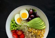 당뇨 전단계 관리, 식습관 변화가 핵심입니다 a white bowl filled with vegetables and eggs