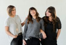 갱년기 증상 완화를 위한 5가지 호르몬 건강 팁 3 women smiling and standing beside white wall