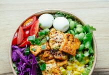 탄수화물은 죄가 없다: 다이어트의 적? 운동 퍼포먼스를 높이는 ‘착한 탄수화물’ 활용법 bowl of vegetable salad