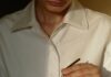바쁜 일상 속 ‘웰니스 문화’, 작은 변화로 몸과 마음을 챙긴다 person in white button up shirt holding clear drinking glass with green liquid