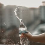 여성 건강, ‘작은 변화’가 만드는 큰 차이…일상 속 실천법 주목 white and blue labeled disposable bottled water